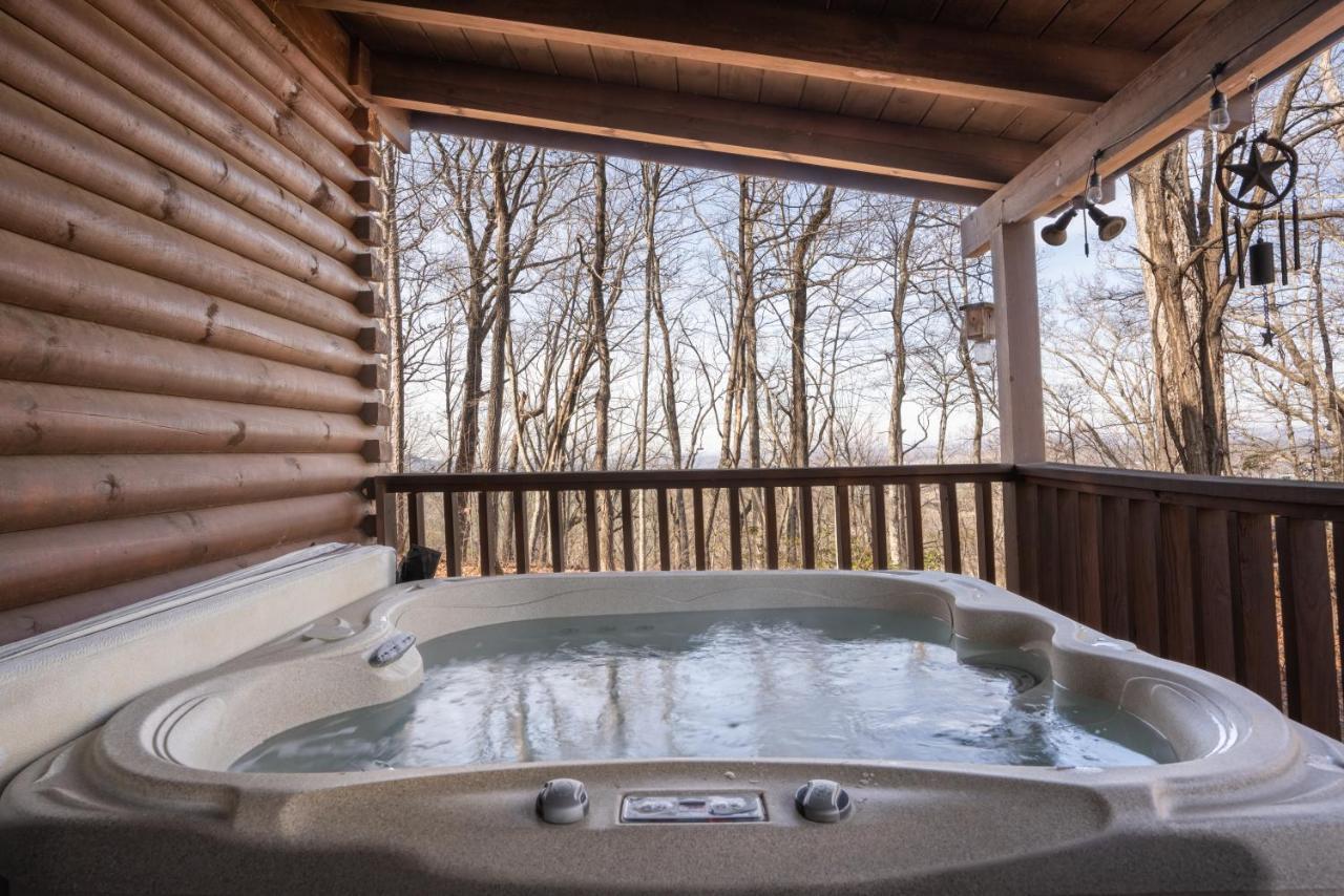 Comfort Cabin Bearway To Heaven W Private Hot Tub Pigeon Forge Esterno foto