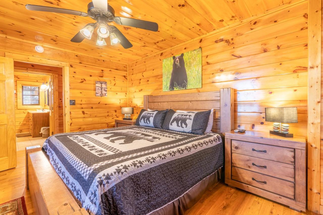 Comfort Cabin Bearway To Heaven W Private Hot Tub Pigeon Forge Esterno foto