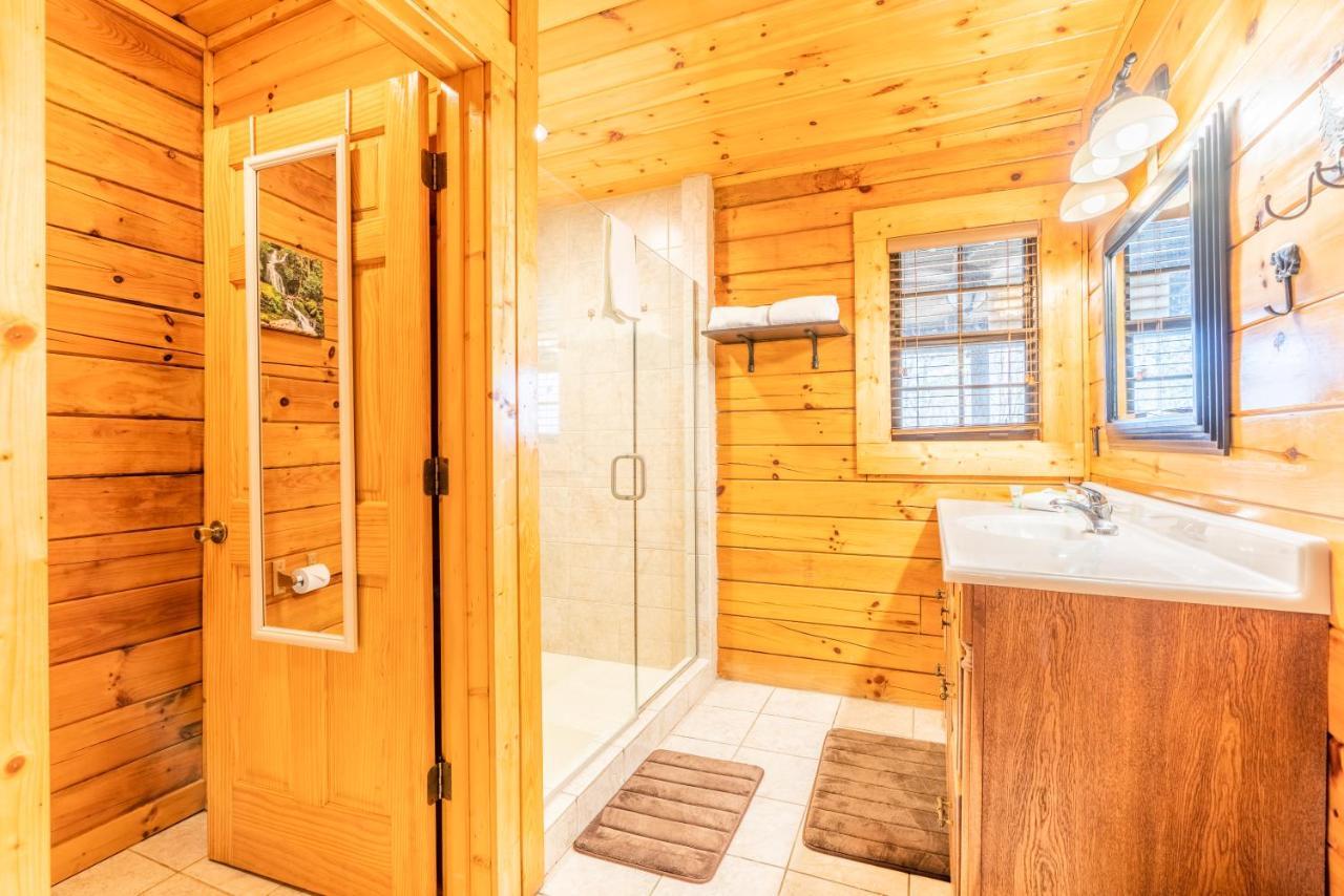 Comfort Cabin Bearway To Heaven W Private Hot Tub Pigeon Forge Esterno foto