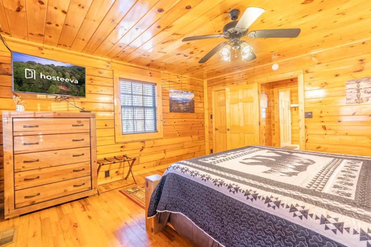 Comfort Cabin Bearway To Heaven W Private Hot Tub Pigeon Forge Esterno foto