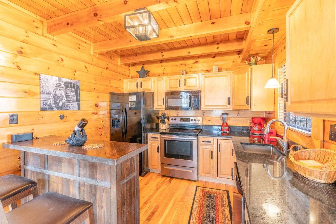 Comfort Cabin Bearway To Heaven W Private Hot Tub Pigeon Forge Esterno foto