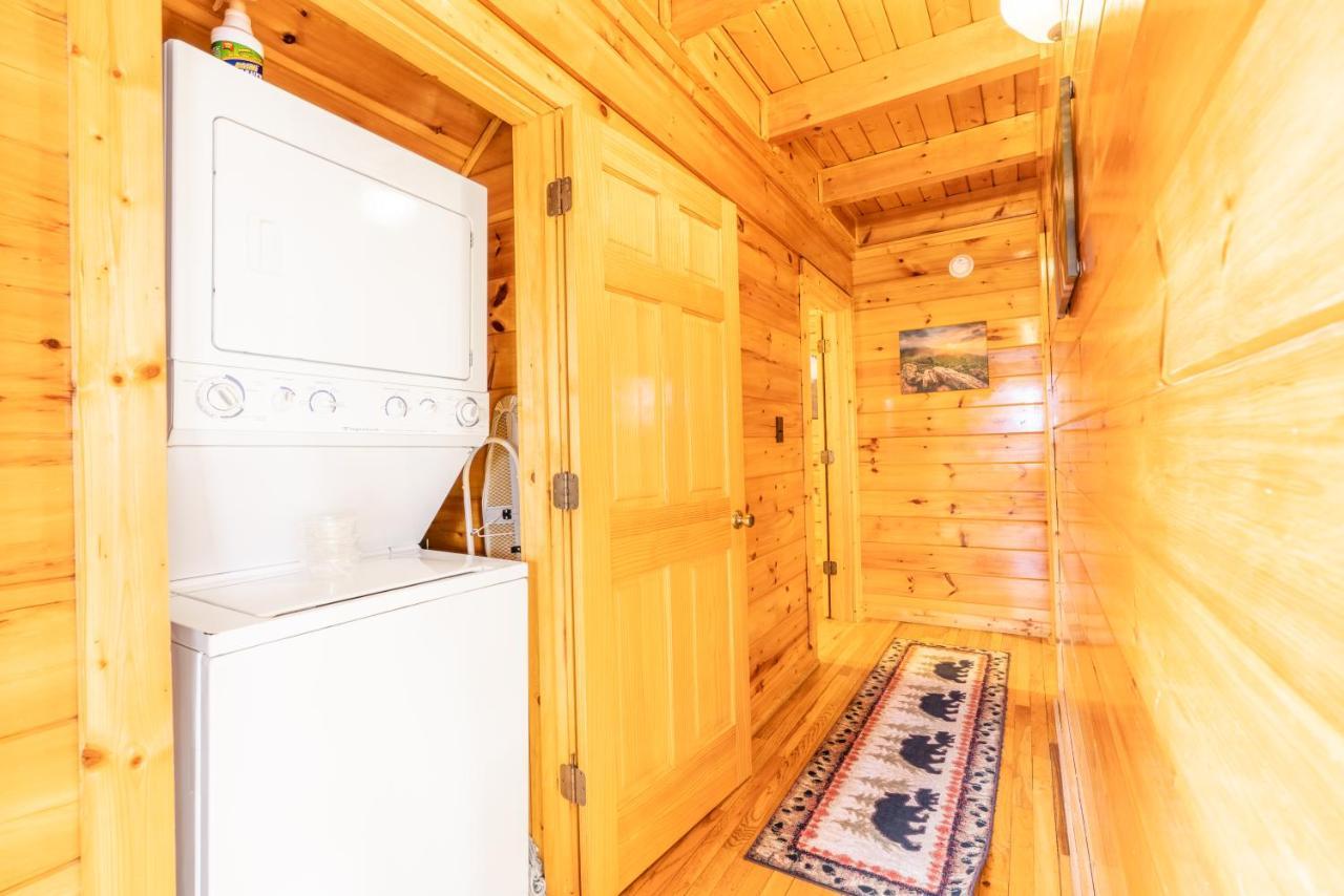 Comfort Cabin Bearway To Heaven W Private Hot Tub Pigeon Forge Esterno foto