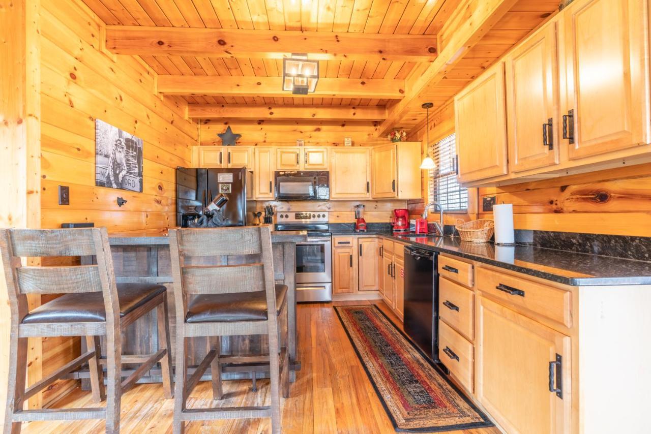 Comfort Cabin Bearway To Heaven W Private Hot Tub Pigeon Forge Esterno foto