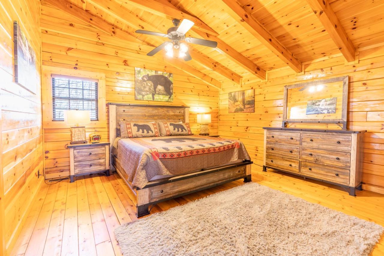 Comfort Cabin Bearway To Heaven W Private Hot Tub Pigeon Forge Esterno foto