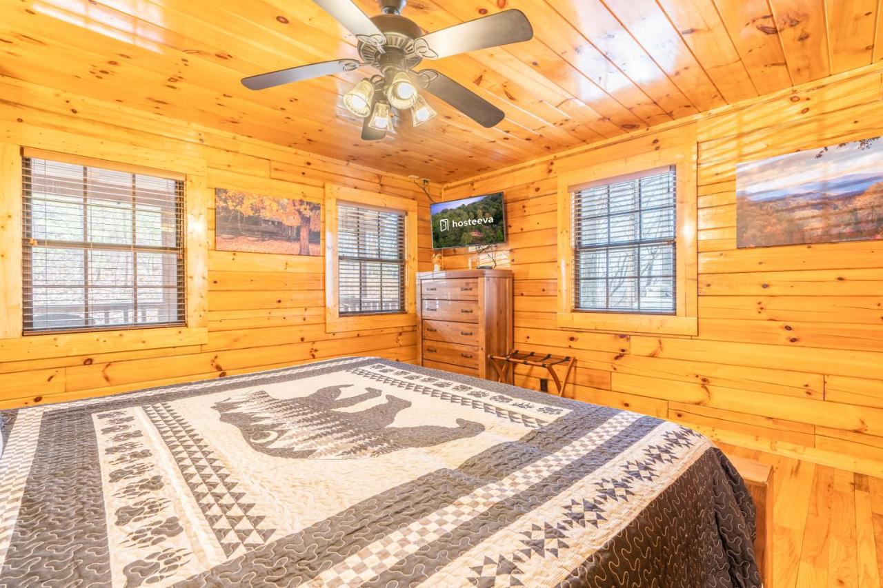 Comfort Cabin Bearway To Heaven W Private Hot Tub Pigeon Forge Esterno foto
