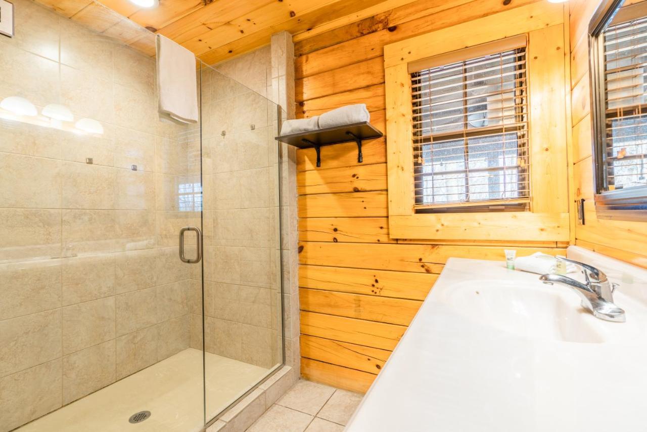 Comfort Cabin Bearway To Heaven W Private Hot Tub Pigeon Forge Esterno foto