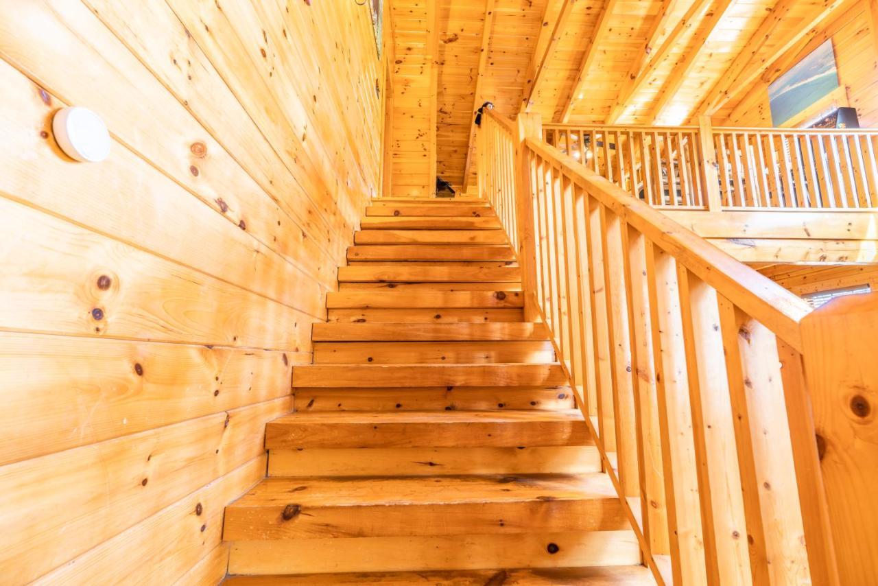 Comfort Cabin Bearway To Heaven W Private Hot Tub Pigeon Forge Esterno foto