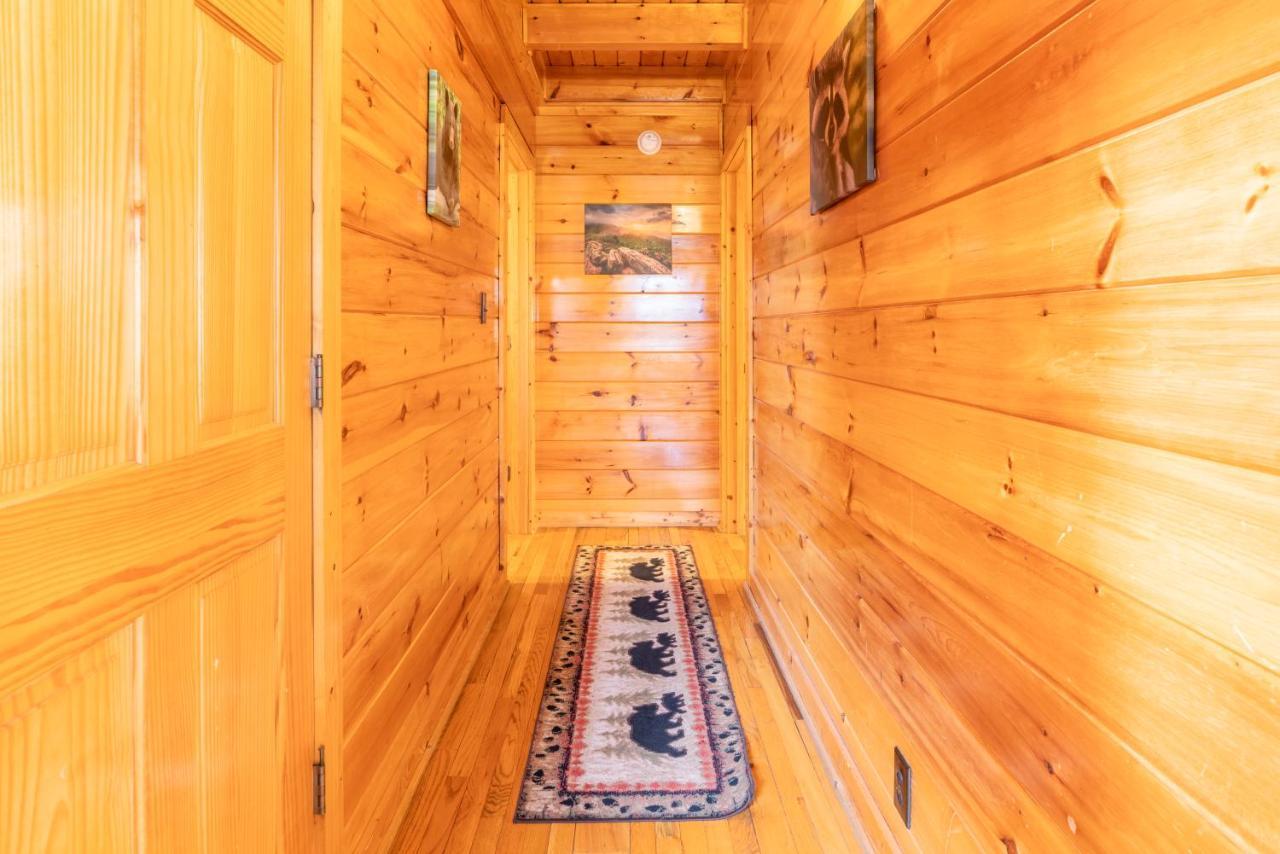 Comfort Cabin Bearway To Heaven W Private Hot Tub Pigeon Forge Esterno foto
