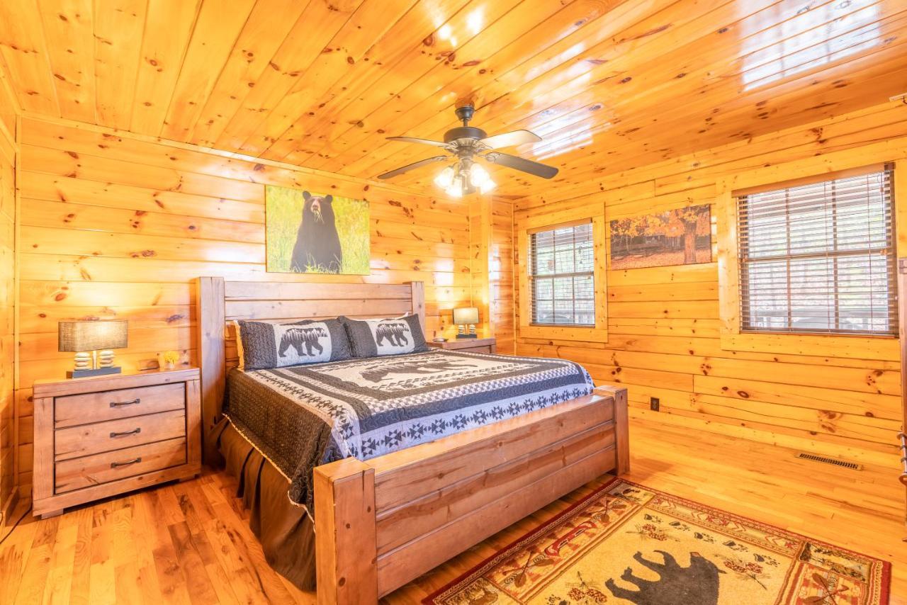 Comfort Cabin Bearway To Heaven W Private Hot Tub Pigeon Forge Esterno foto