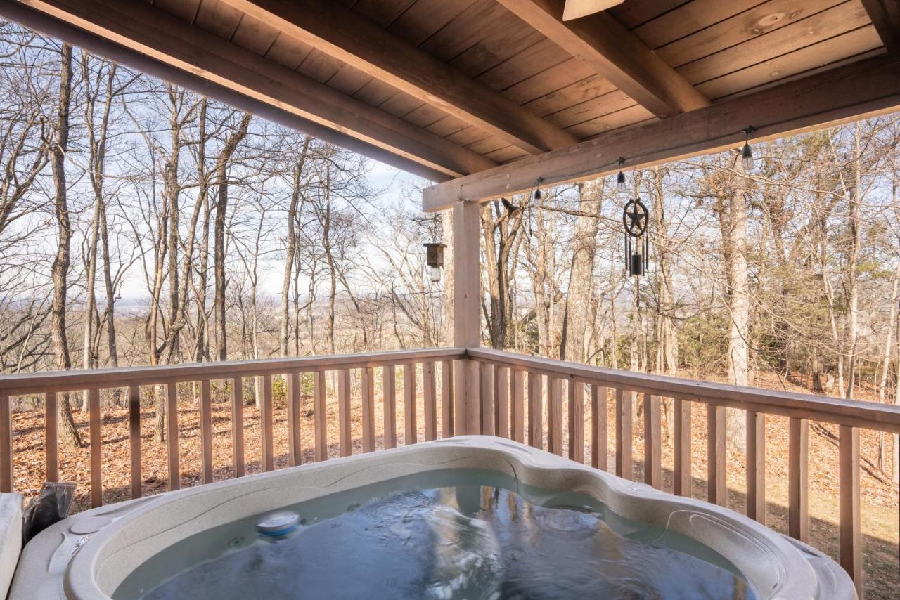 Comfort Cabin Bearway To Heaven W Private Hot Tub Pigeon Forge Esterno foto