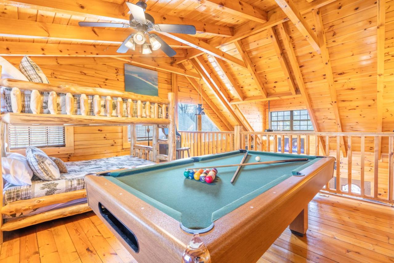 Comfort Cabin Bearway To Heaven W Private Hot Tub Pigeon Forge Esterno foto