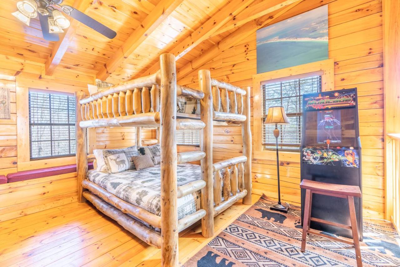 Comfort Cabin Bearway To Heaven W Private Hot Tub Pigeon Forge Esterno foto
